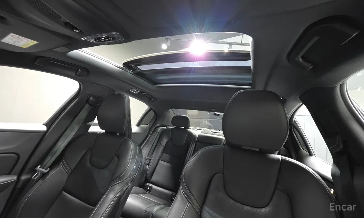 Фото 12 - Volvo S60