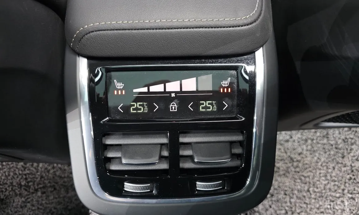 Фото 18 - Volvo S60