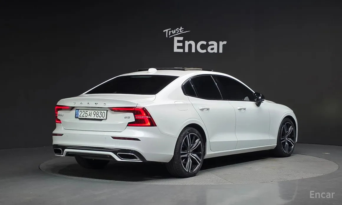 Фото 2 - Volvo S60