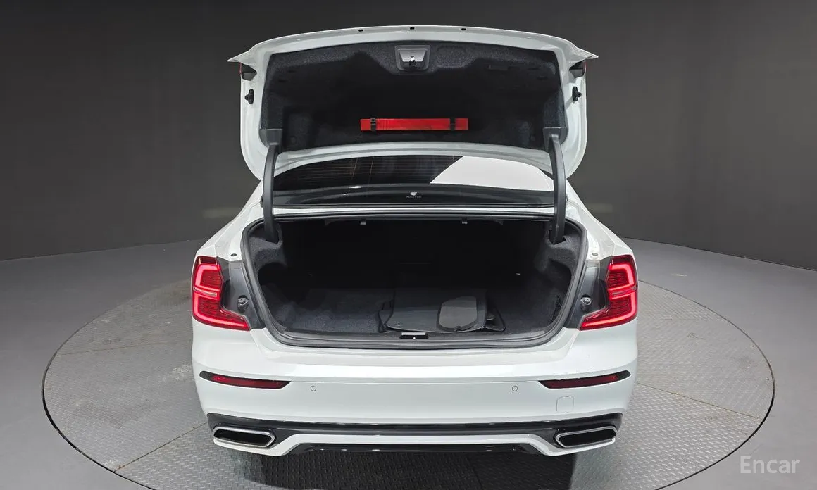 Фото 20 - Volvo S60