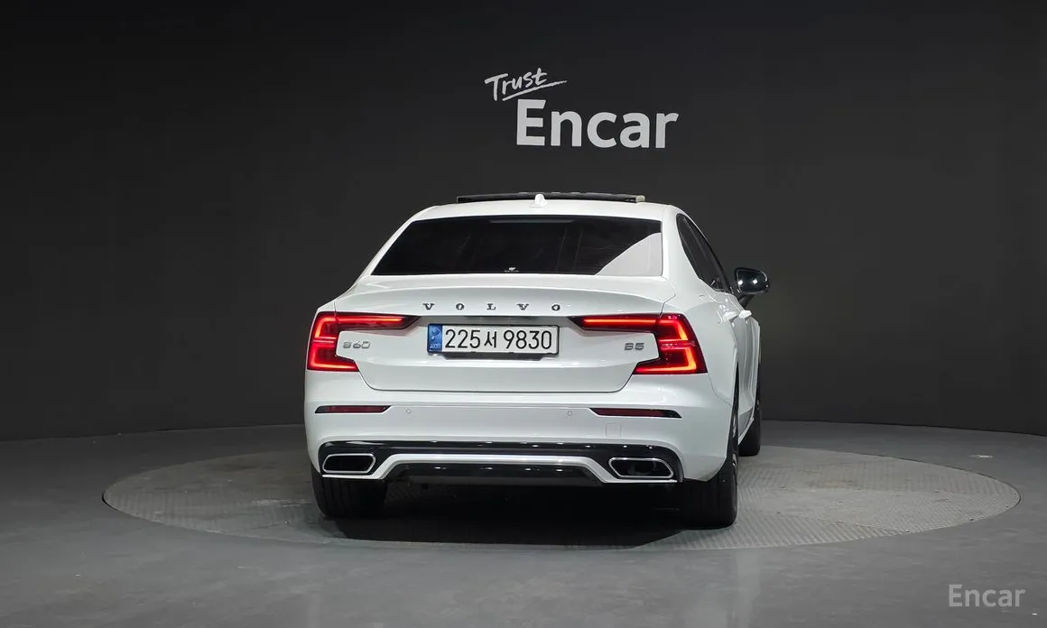 Фото 4 - Volvo S60