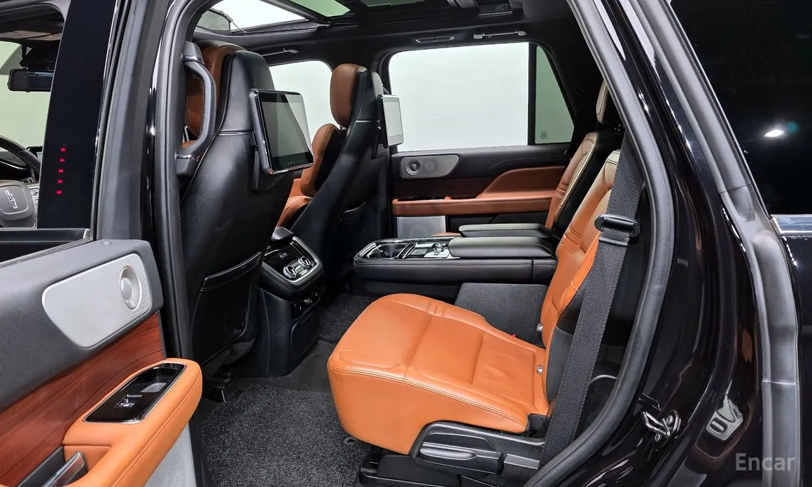 Фото 12 - Lincoln Navigator