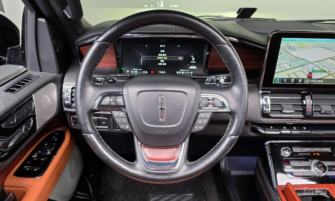 Фото 13 - Lincoln Navigator