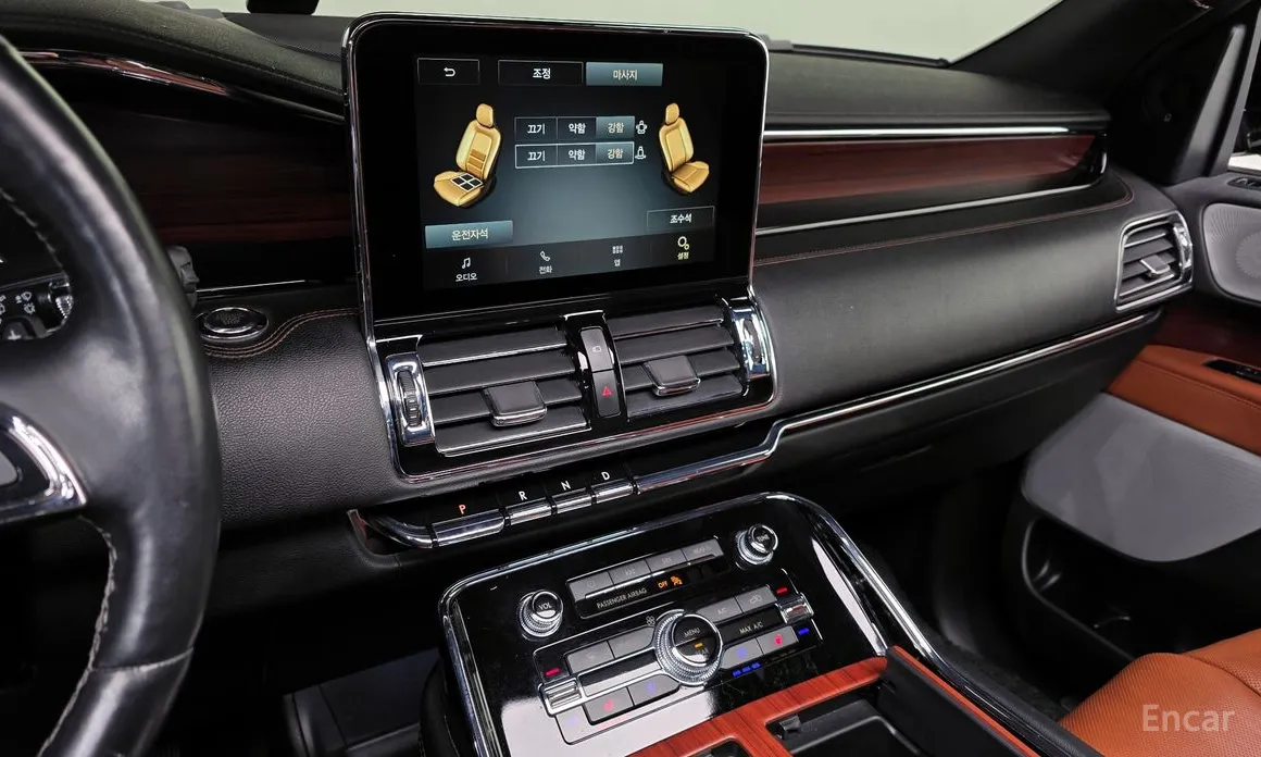 Фото 14 - Lincoln Navigator