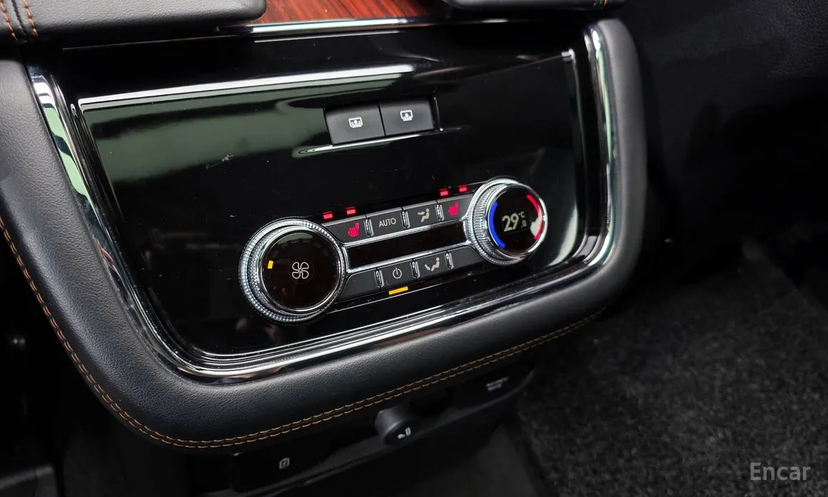 Фото 16 - Lincoln Navigator