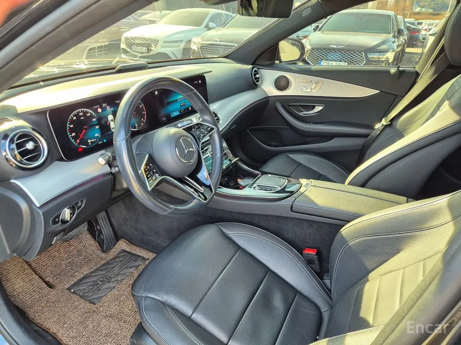 Фото 10 - Mercedes-Benz E-Class