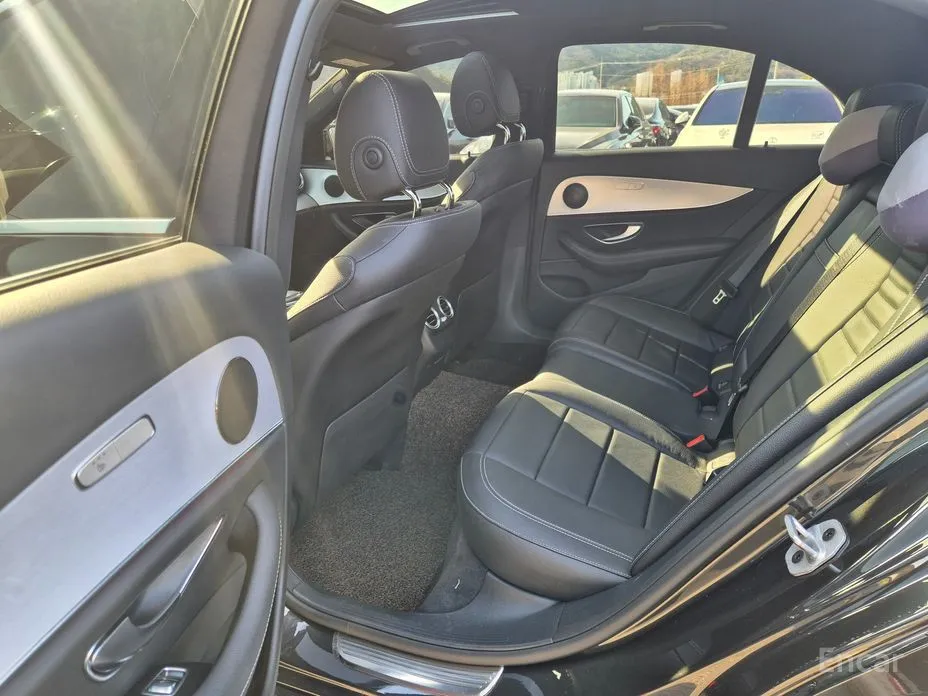 Фото 11 - Mercedes-Benz E-Class