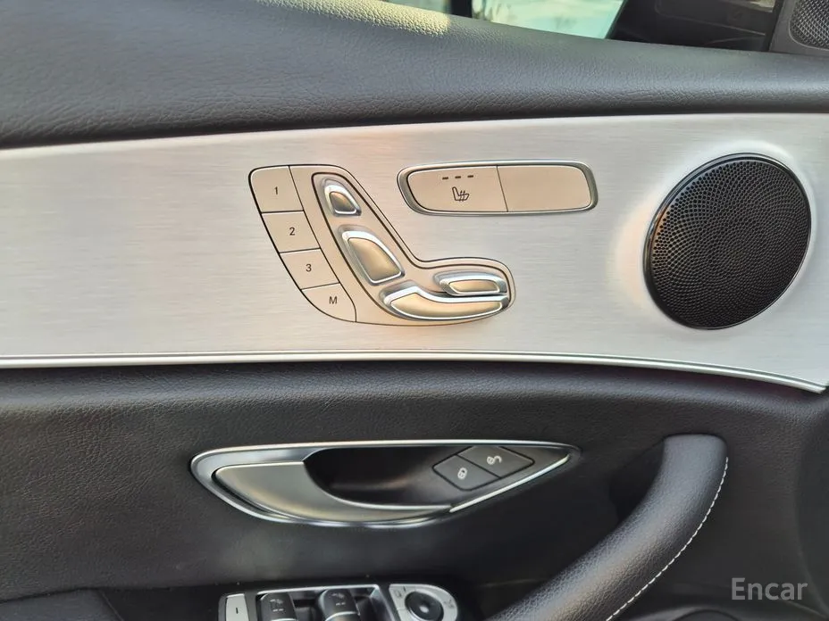 Фото 14 - Mercedes-Benz E-Class