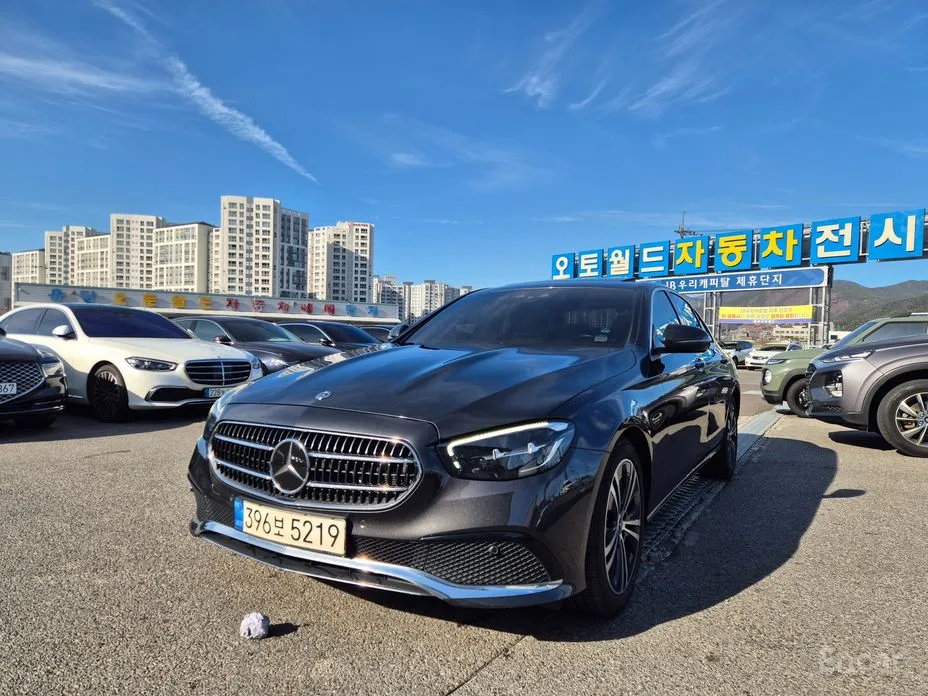 Фото 3 - Mercedes-Benz E-Class