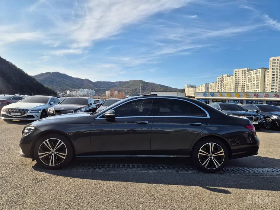 Фото 4 - Mercedes-Benz E-Class