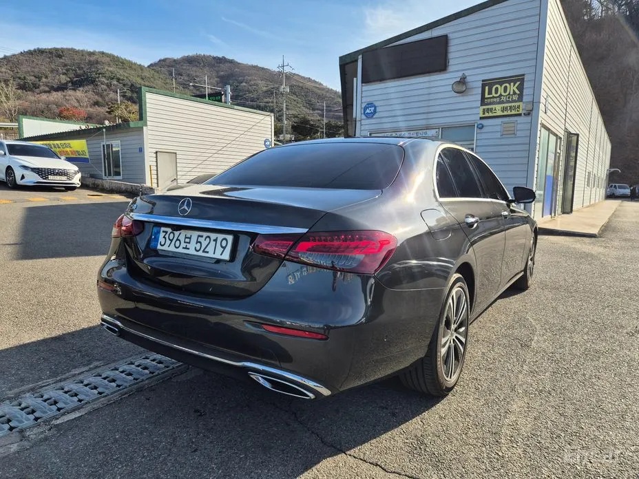 Фото 5 - Mercedes-Benz E-Class