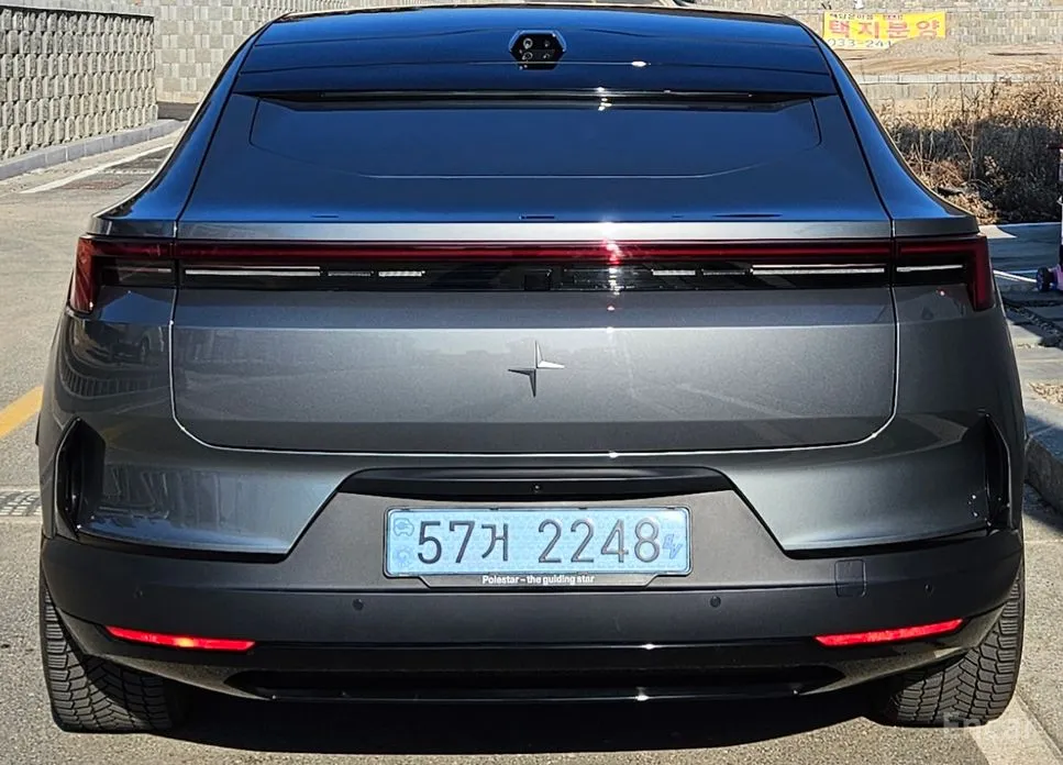 Фото 1 - Polestar 4