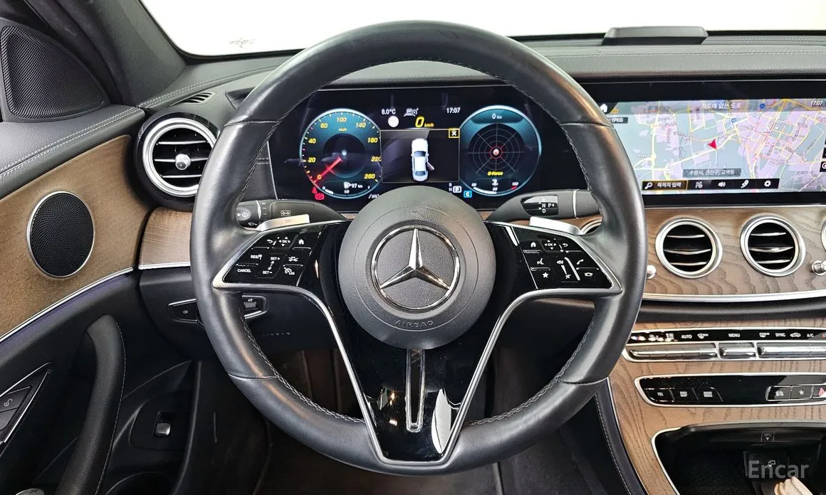 Фото 13 - Mercedes-Benz E-Class