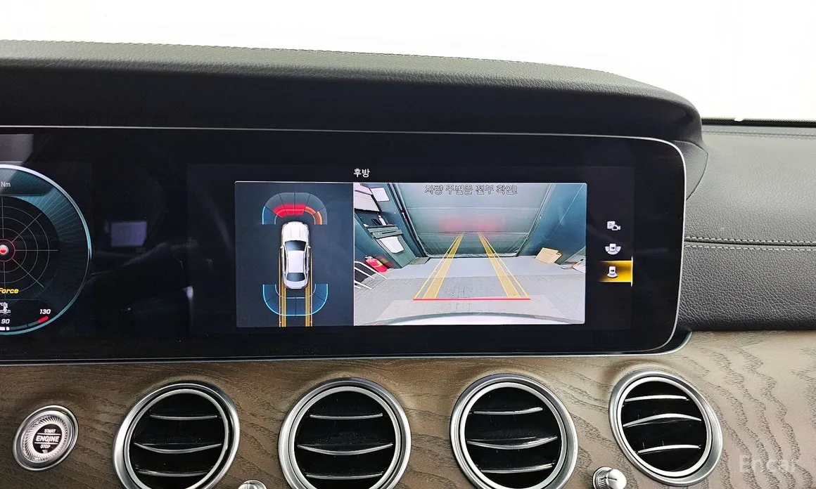 Фото 15 - Mercedes-Benz E-Class