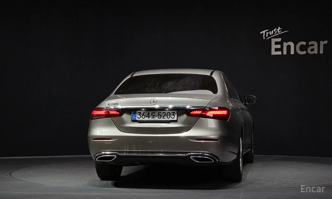 Фото 4 - Mercedes-Benz E-Class