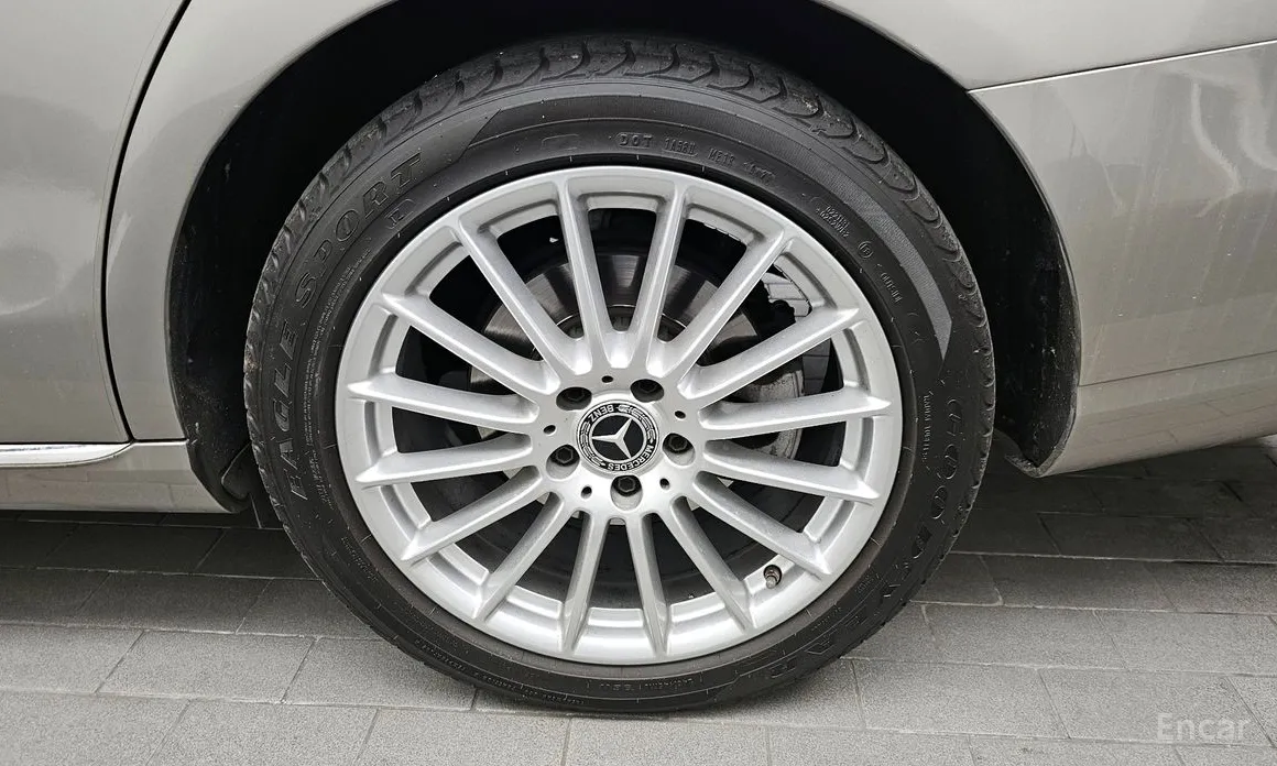 Фото 5 - Mercedes-Benz E-Class