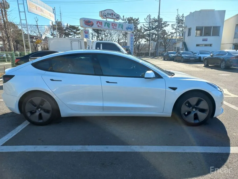 Фото 4 - Tesla Model 3
