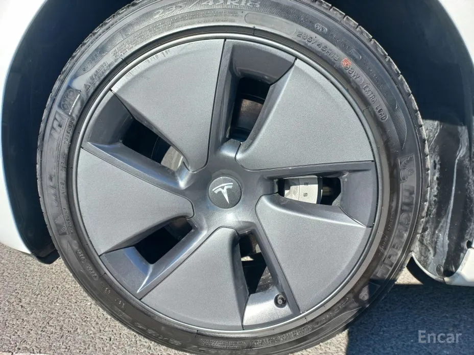 Фото 9 - Tesla Model 3