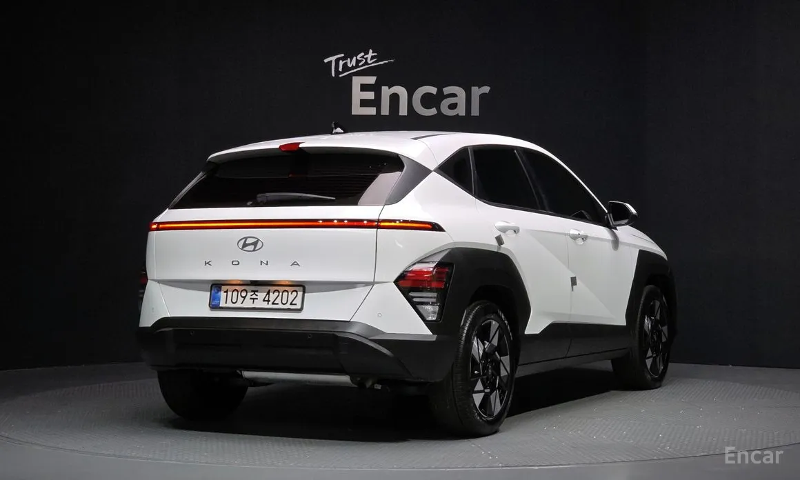 Photo 2 - Hyundai Kona