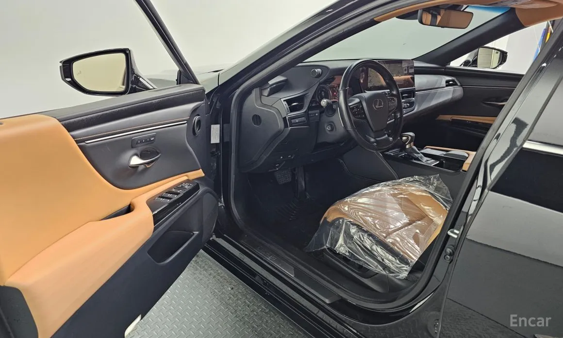 Фото 10 - Lexus ES