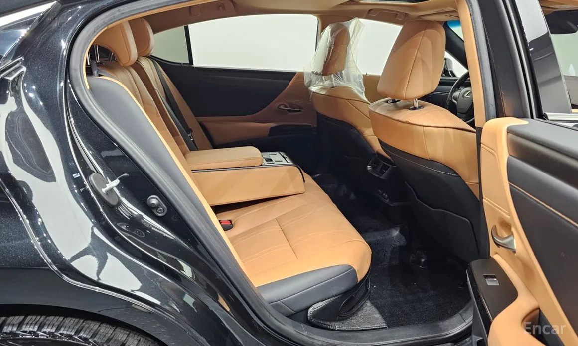 Фото 12 - Lexus ES