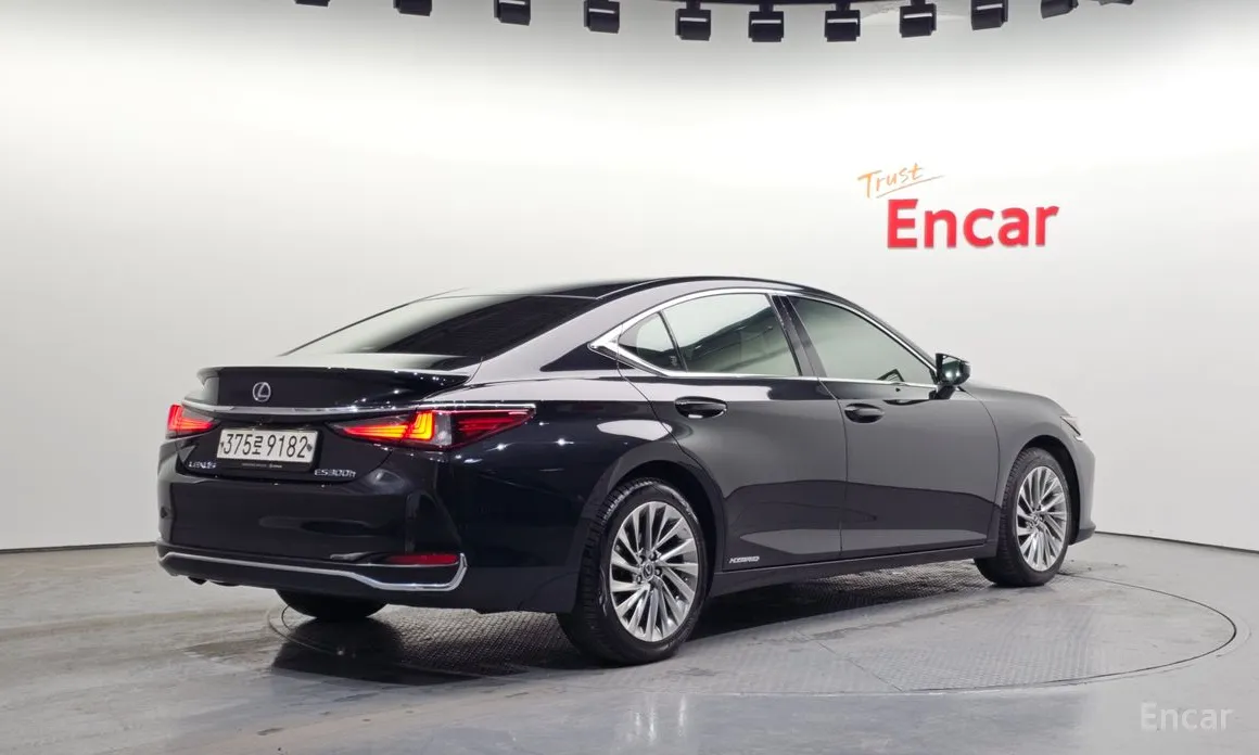 Фото 2 - Lexus ES