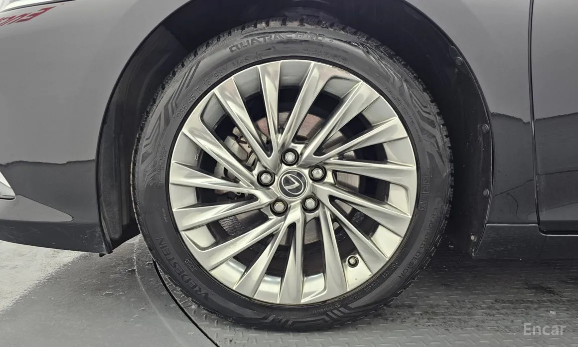 Фото 5 - Lexus ES