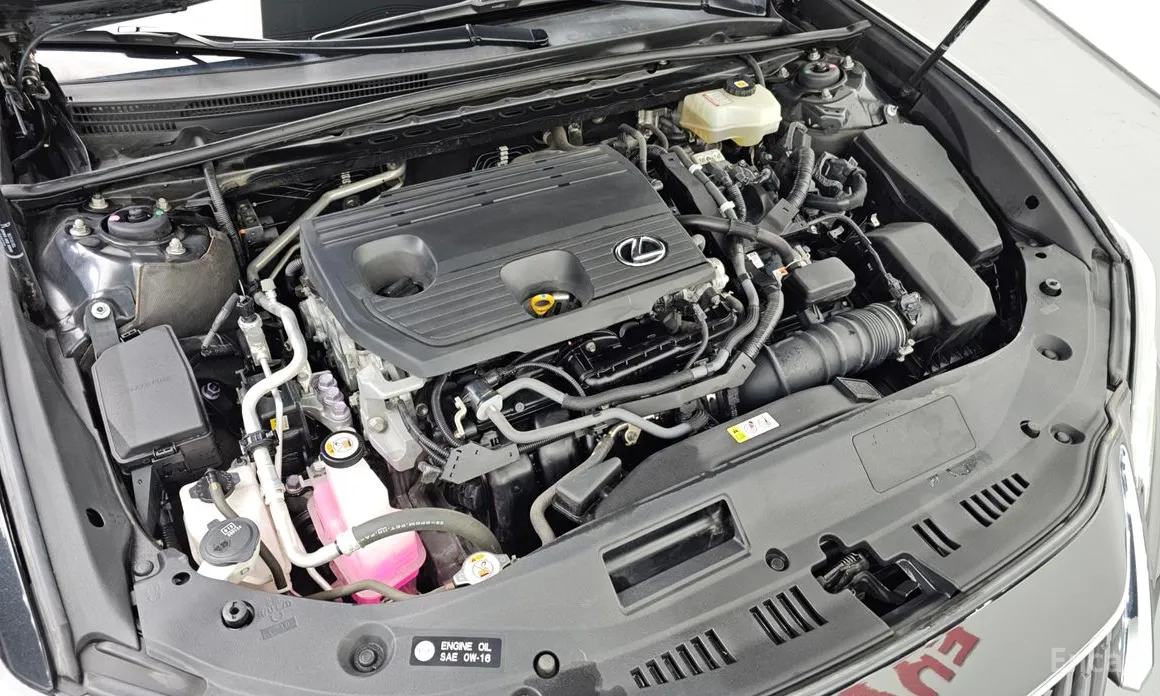 Фото 6 - Lexus ES