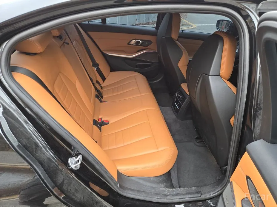 Photo 9 - BMW 3 Series