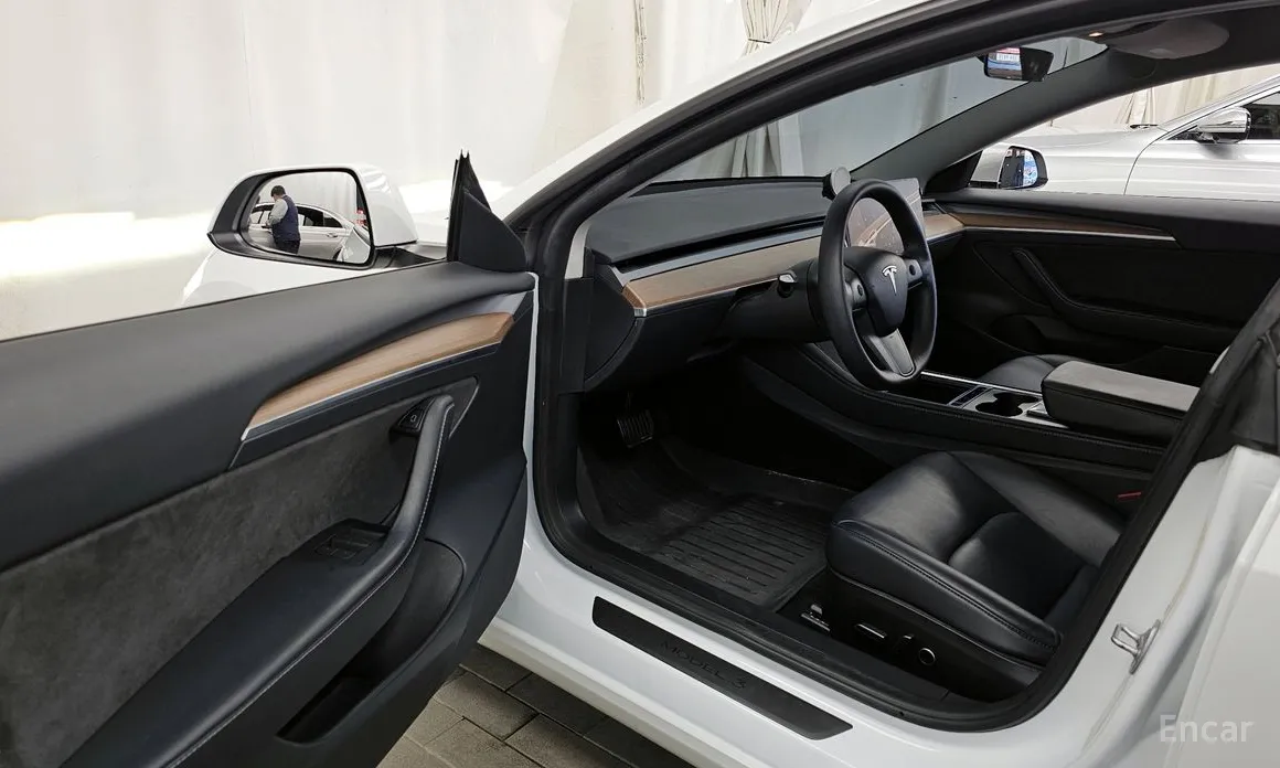 Фото 10 - Tesla Model 3