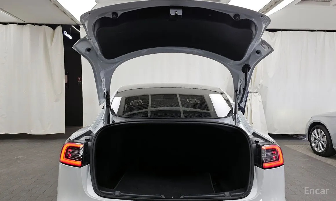 Фото 20 - Tesla Model 3