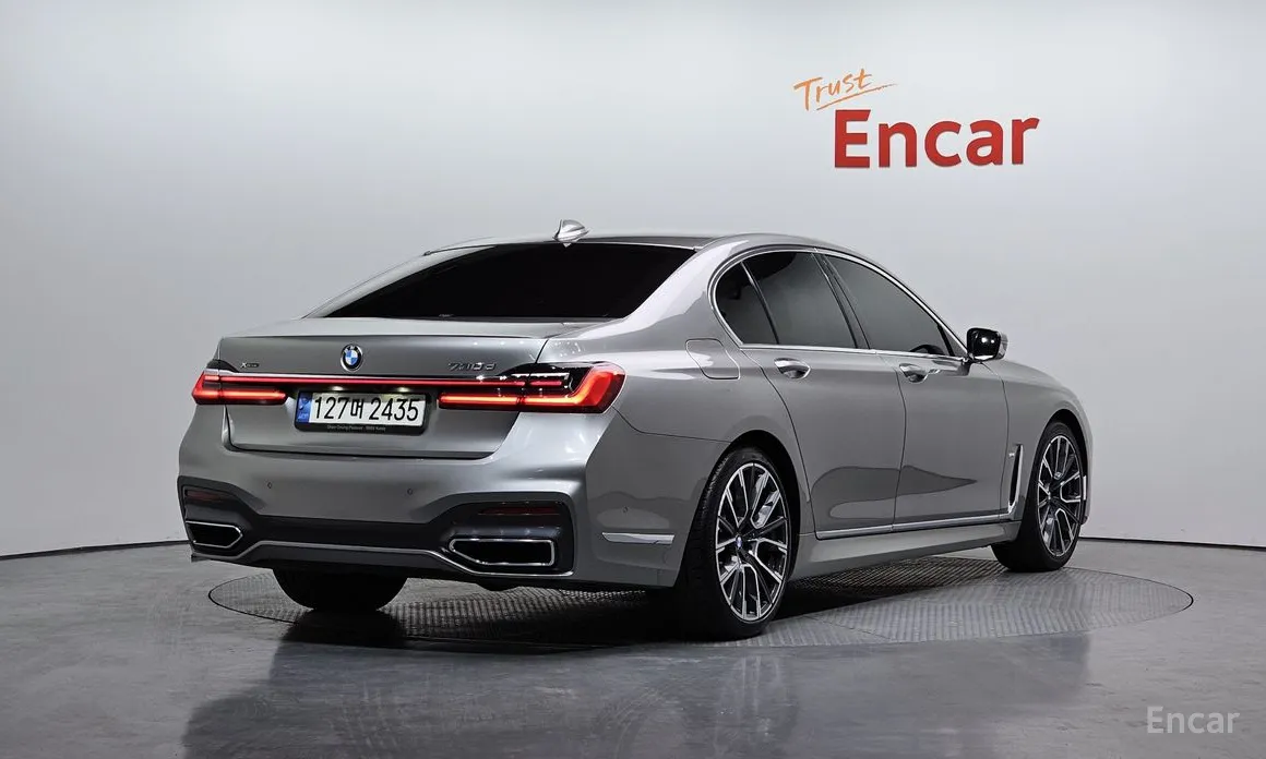 Фото 2 - BMW 7 Series