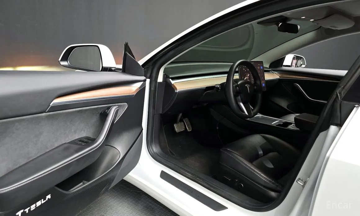 Фото 11 - Tesla Model 3