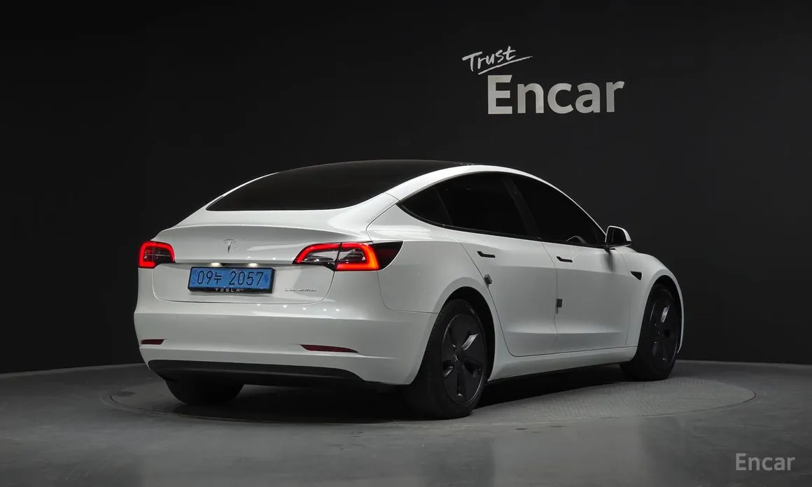 Фото 2 - Tesla Model 3