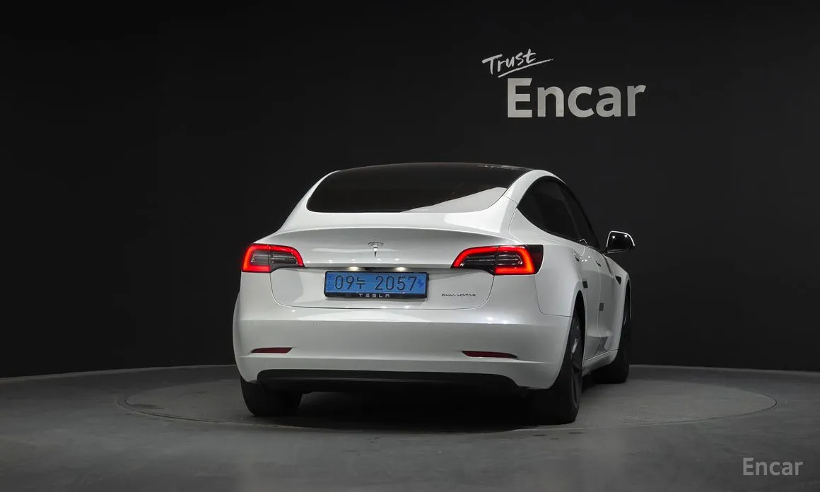 Фото 4 - Tesla Model 3