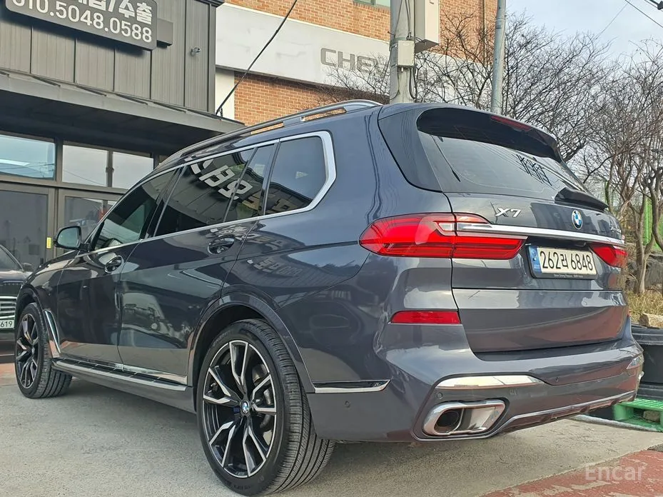 Photo 2 - BMW X7