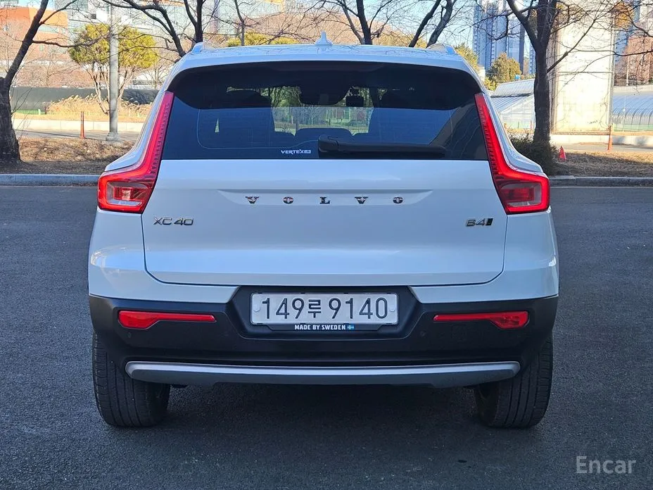 Фото 4 - Volvo XC40