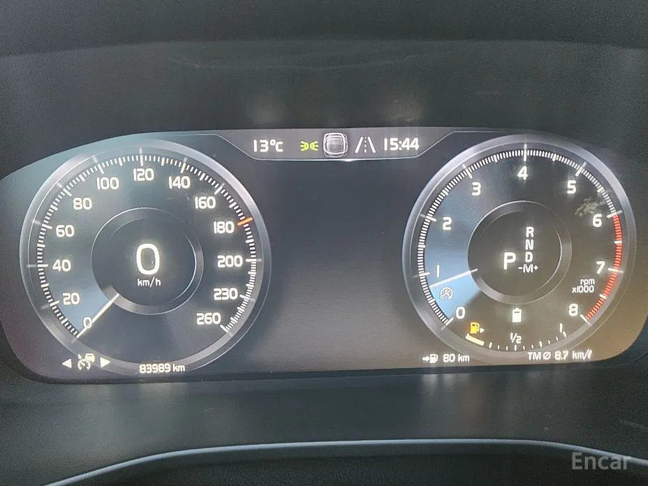 Фото 8 - Volvo XC40