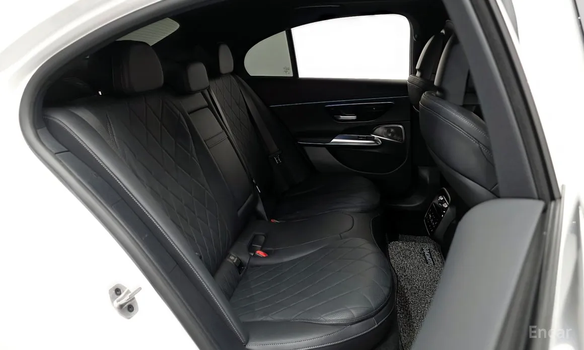 Фото 12 - Mercedes-Benz E-Class