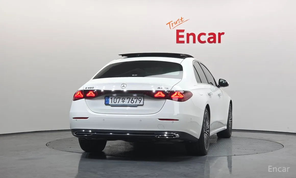 Фото 4 - Mercedes-Benz E-Class