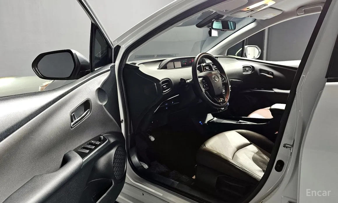 Фото 12 - Toyota Prius