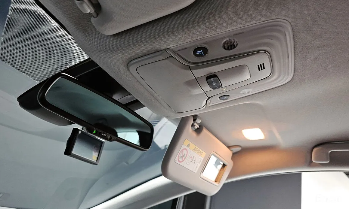 Фото 19 - Toyota Prius