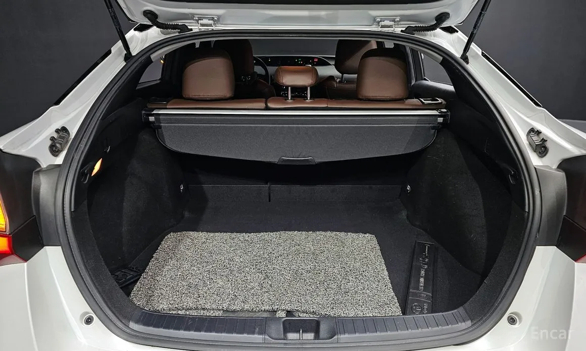 Фото 20 - Toyota Prius