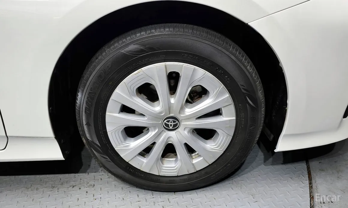 Фото 5 - Toyota Prius