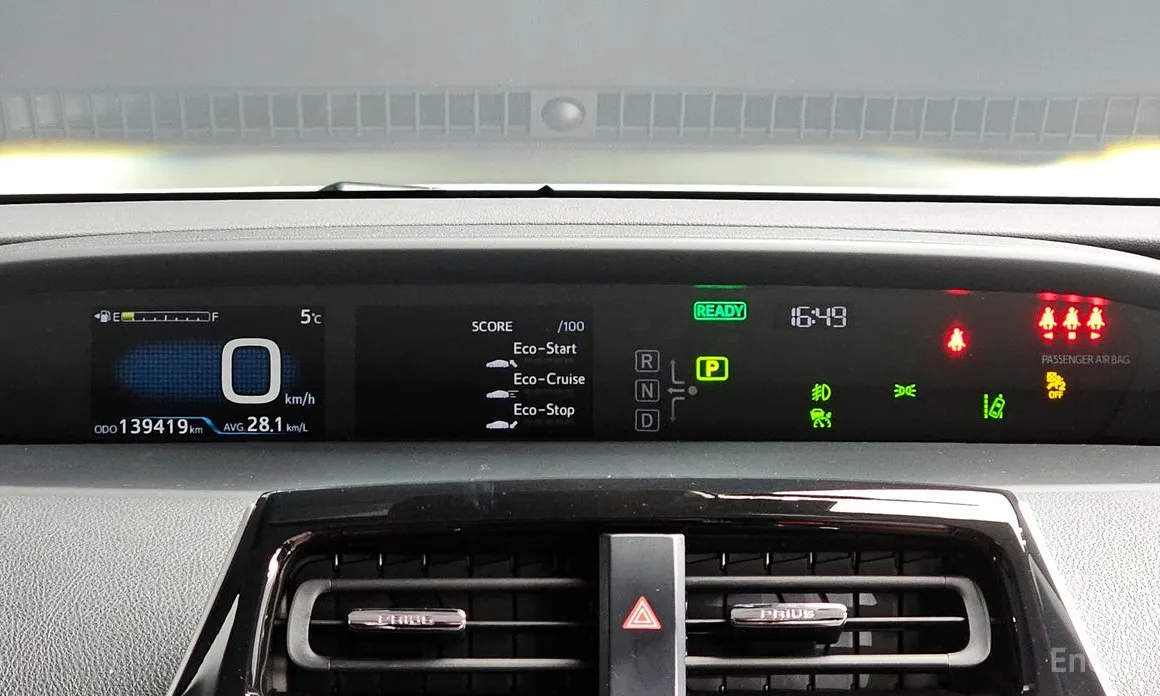 Фото 8 - Toyota Prius