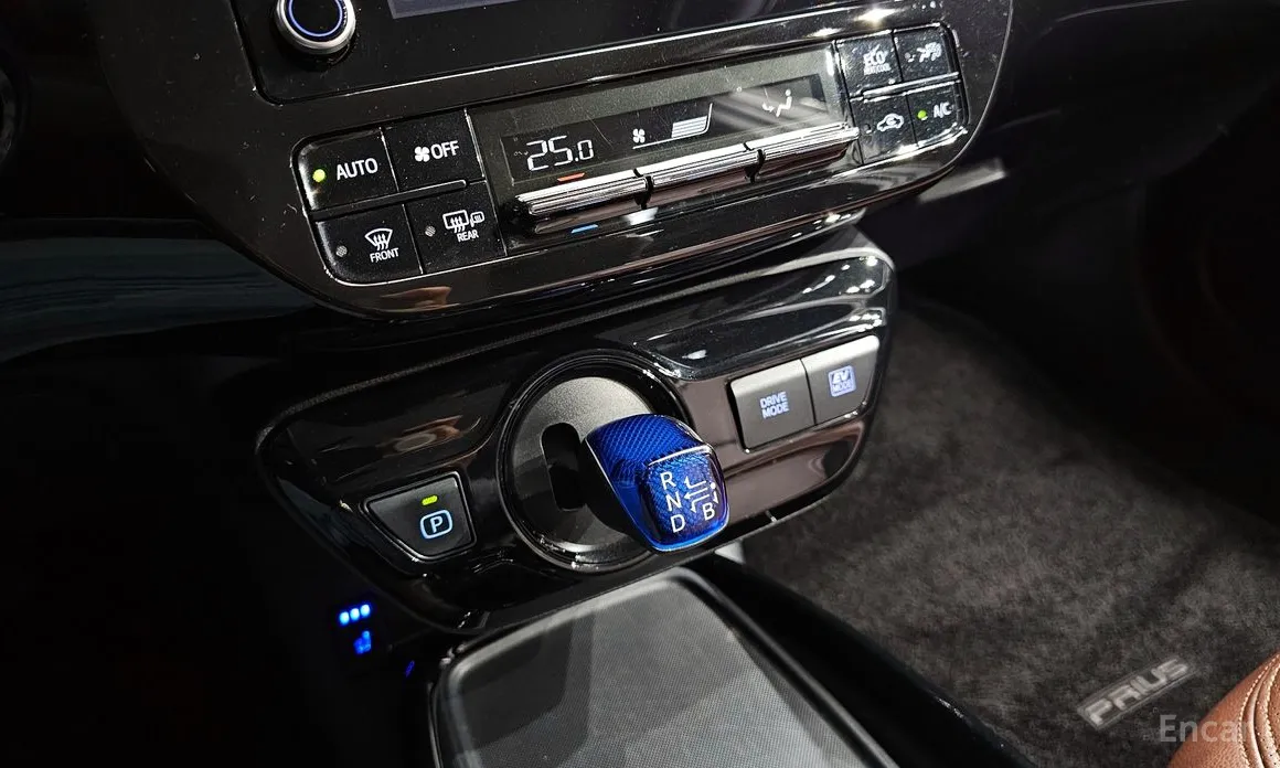 Фото 9 - Toyota Prius