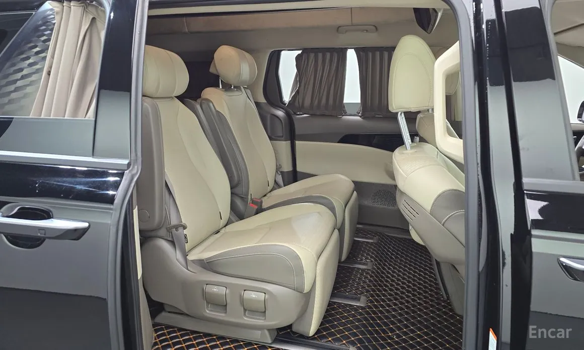 Photo 12 - Kia Carnival