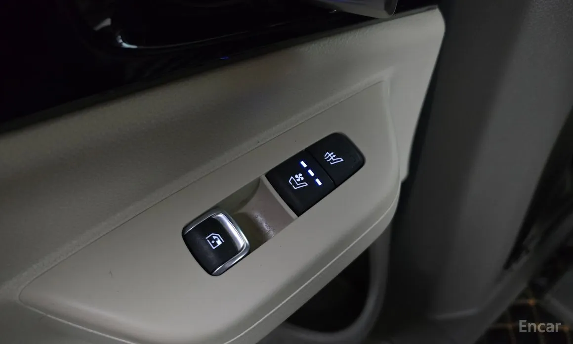 Photo 19 - Kia Carnival