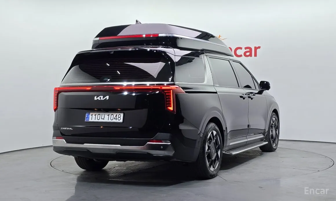 Photo 2 - Kia Carnival