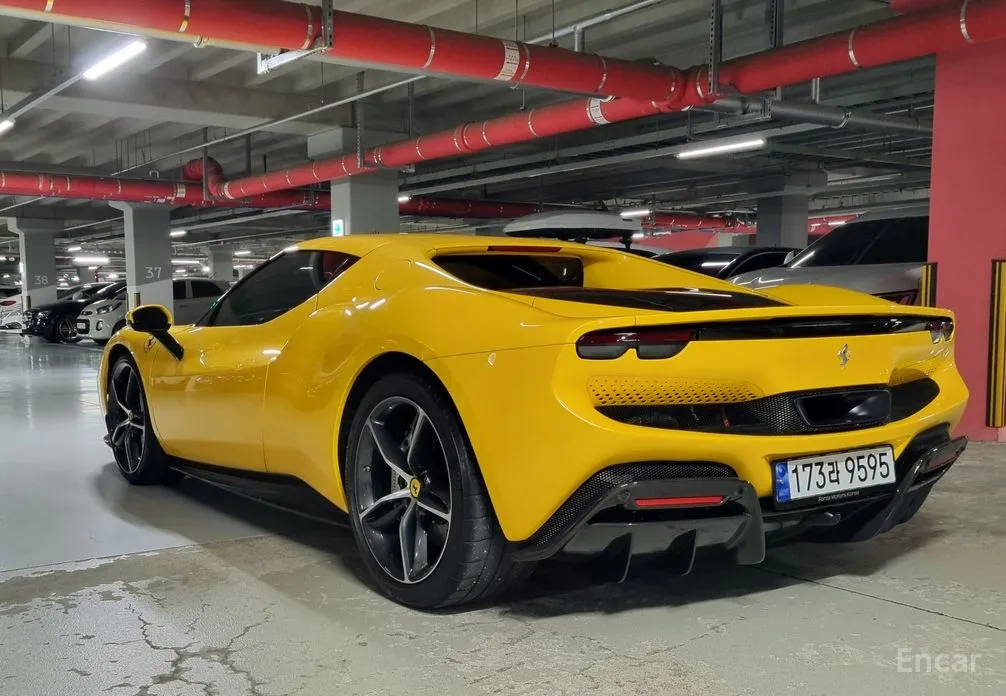 Фото 2 - Ferrari 296